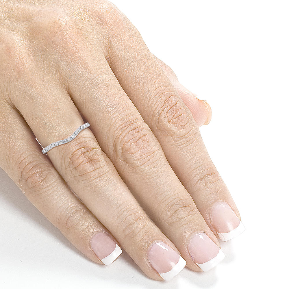 Kobelli 1/4 Carat (ct.tw) Curved Round Diamond Wedding Band Ring in 14K White Gold