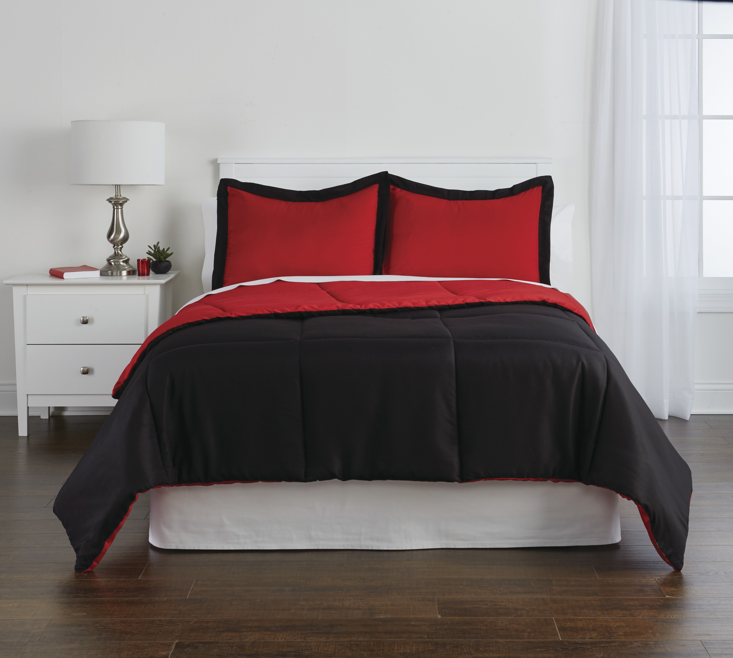 Colormate Reversible Comforter Set - Black/Red