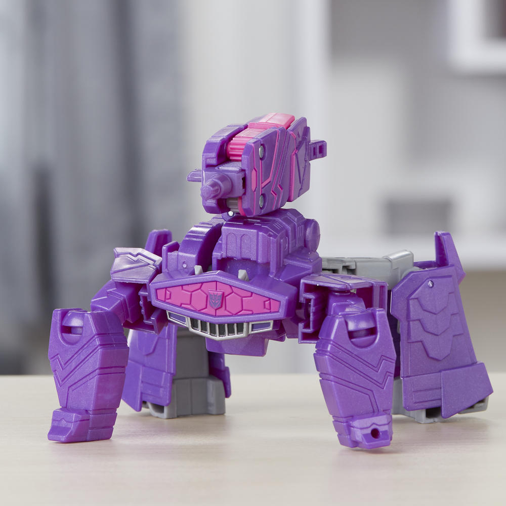 Transformers: Cyberverse Warrior Class Shockwave in hand | TFW2005