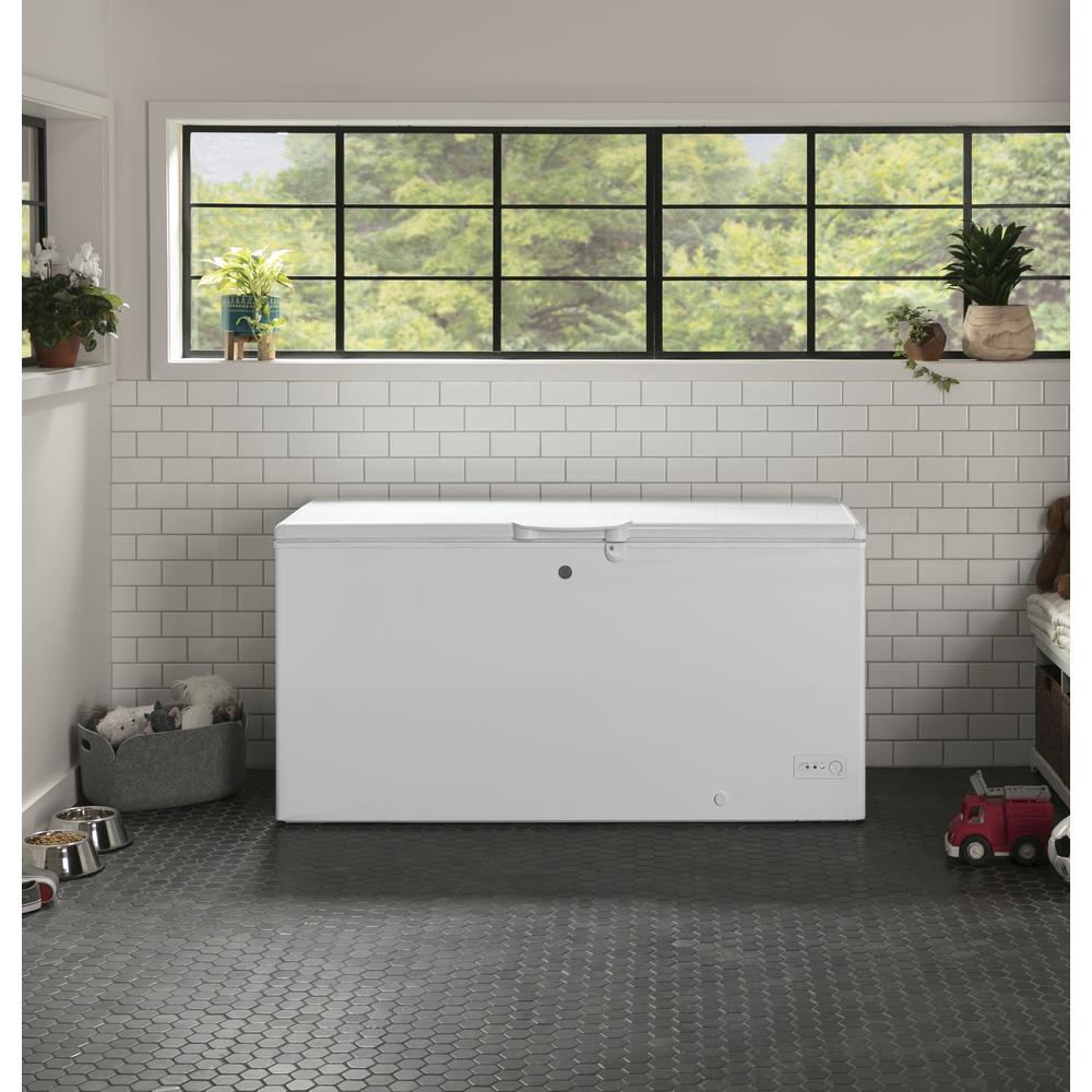 GE Appliances FCM16DLWW 15.7 cu. ft. Manual Defrost Chest Freezer