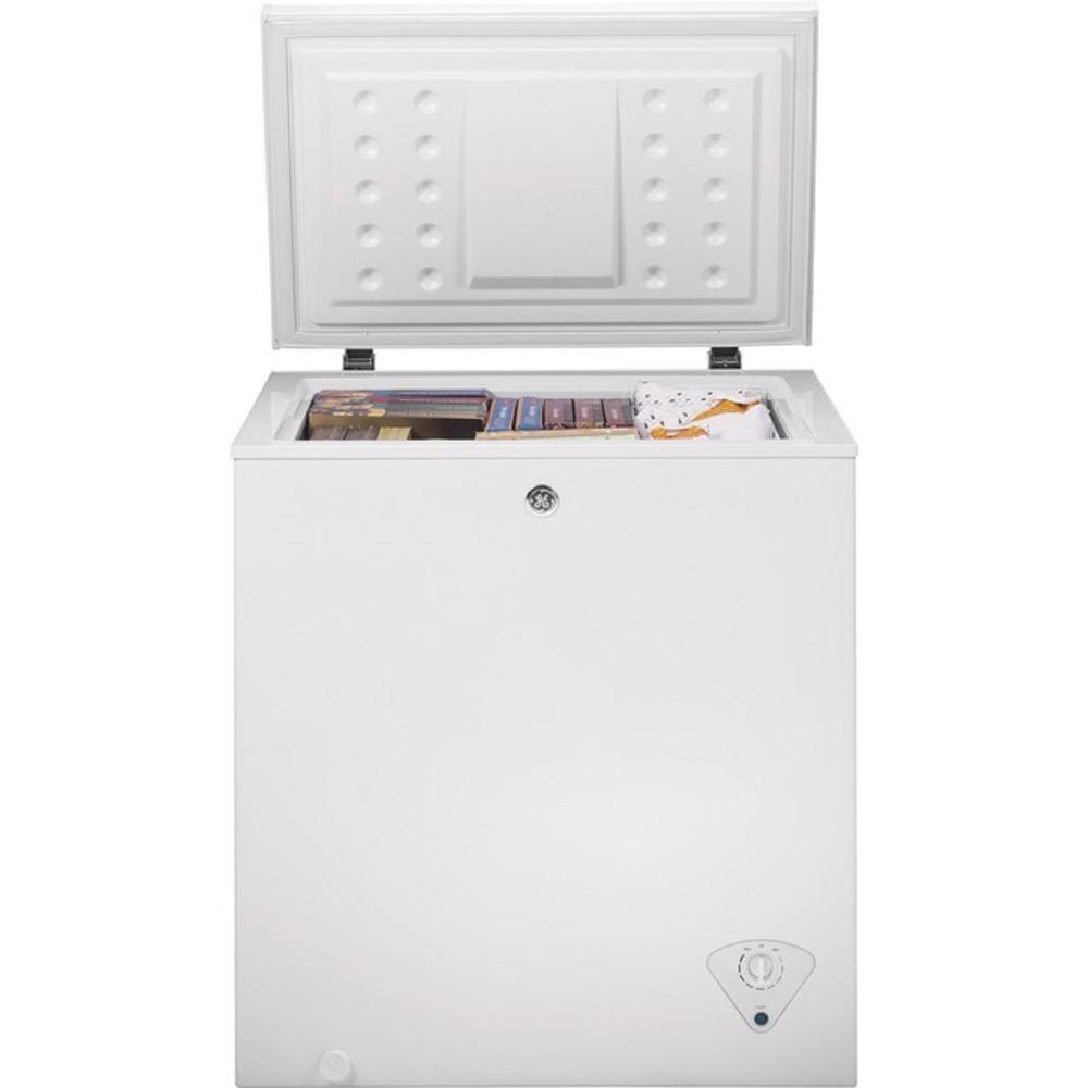 GE Appliances FCM5SKWW 5.0 Cu. Ft. Manual Defrost Chest Freezer