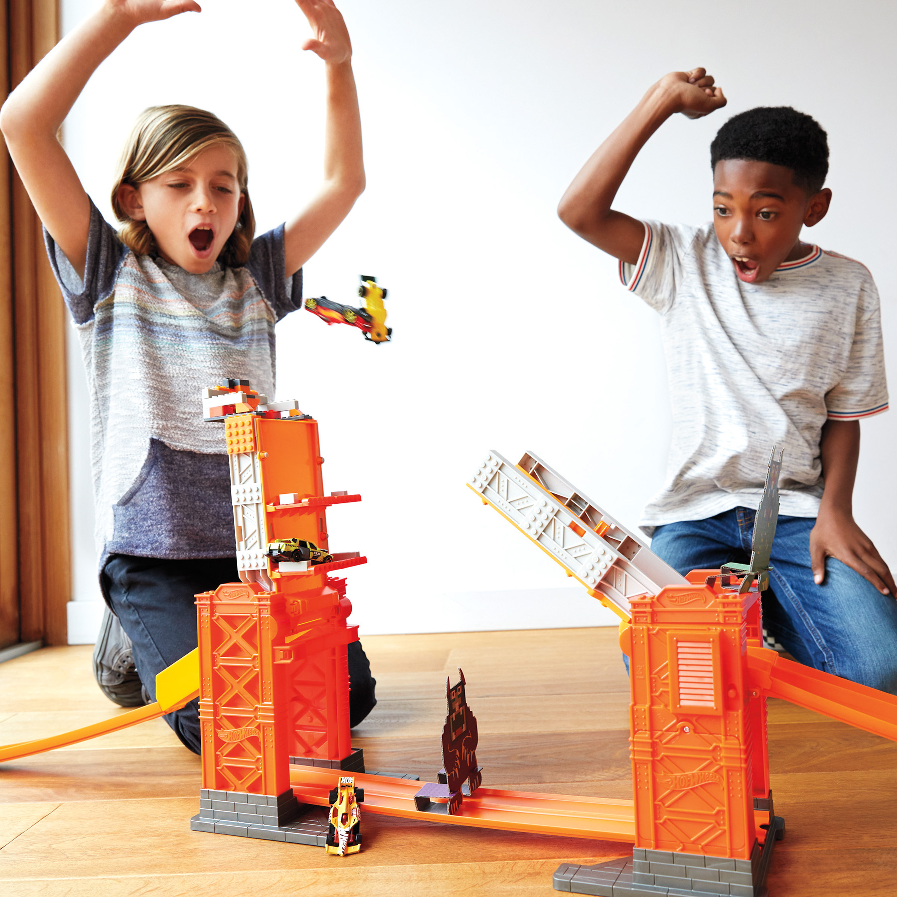 hot wheels track builder bridge stunt kit