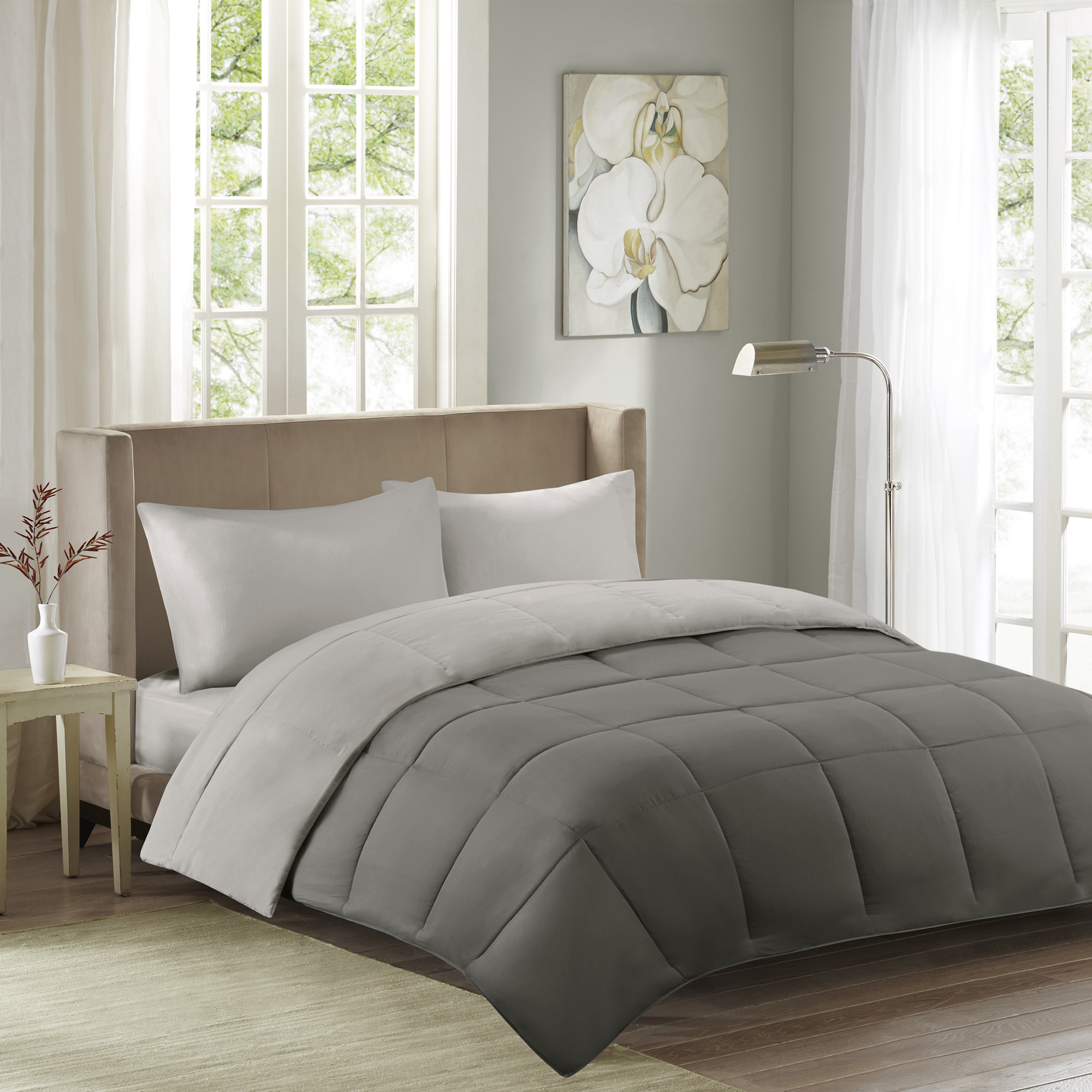 Is this comforter soft like fluffy/smooth material? Or is it more stiff