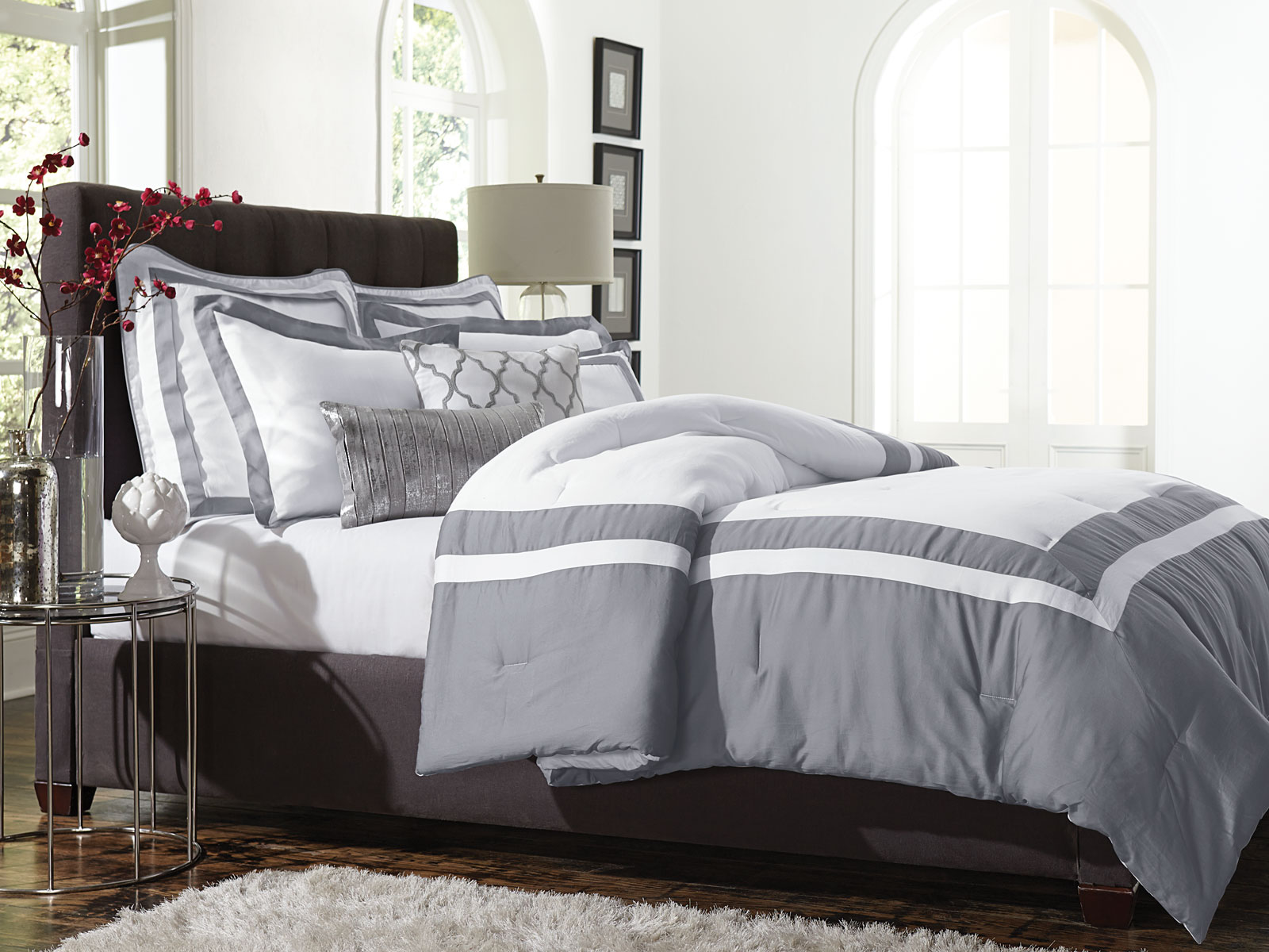 Jaclyn Smith 5pc Comforter Set Hotel Frame Alloy