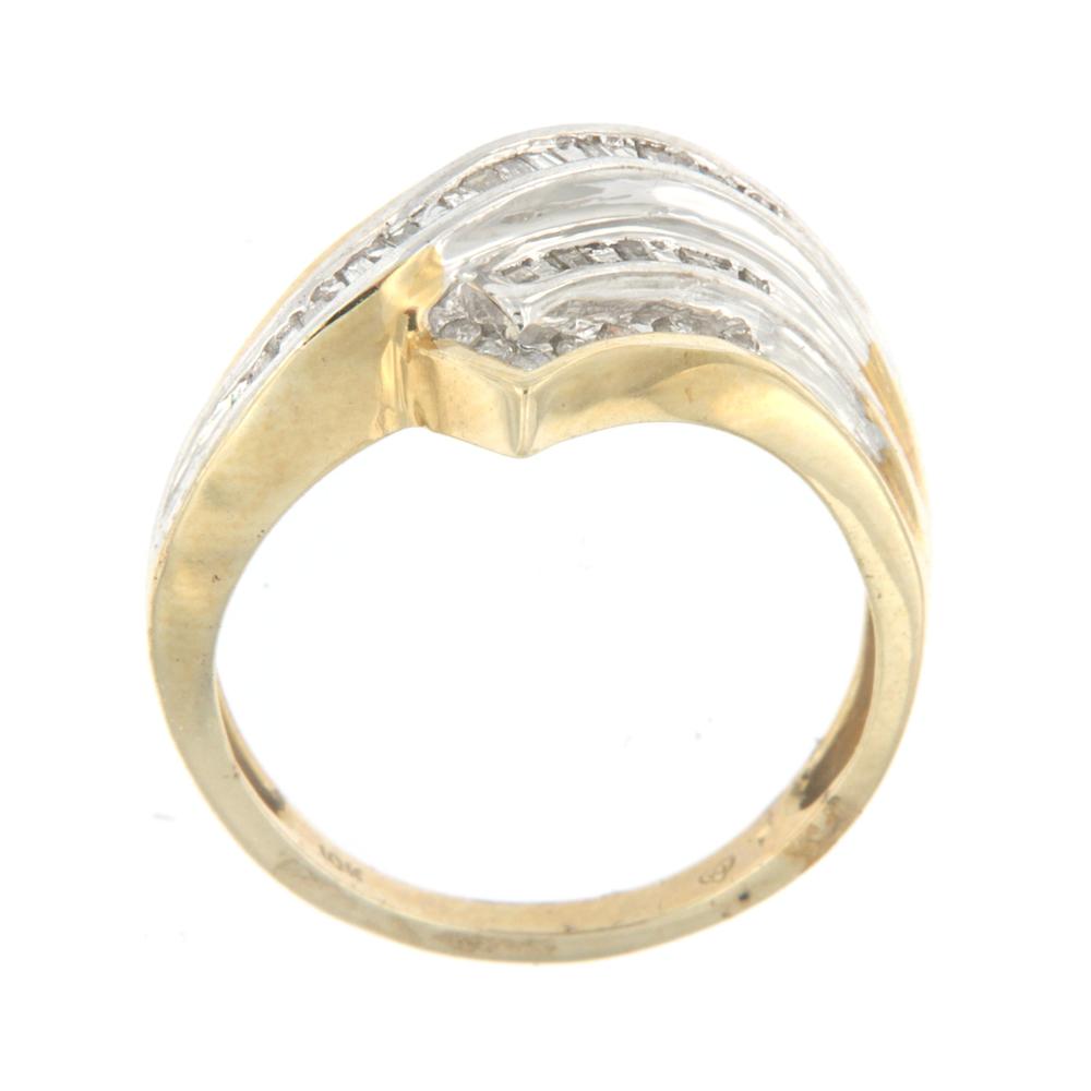 10K Yellow Gold 1/4ct.TDW Round And Buguette Cut Diamond Ring(J-K,I2-I3)