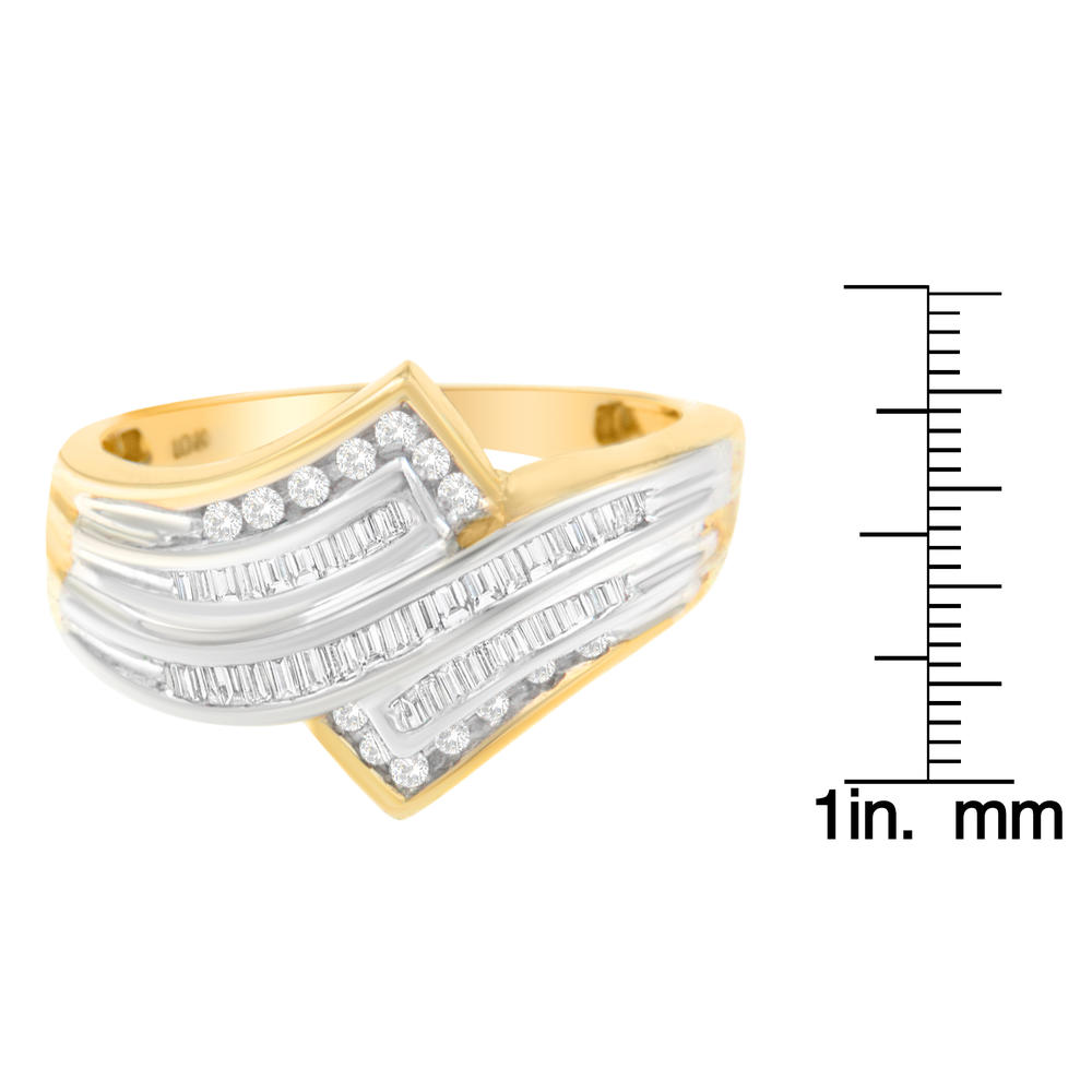 10K Yellow Gold 1/4ct.TDW Round And Buguette Cut Diamond Ring(J-K,I2-I3)