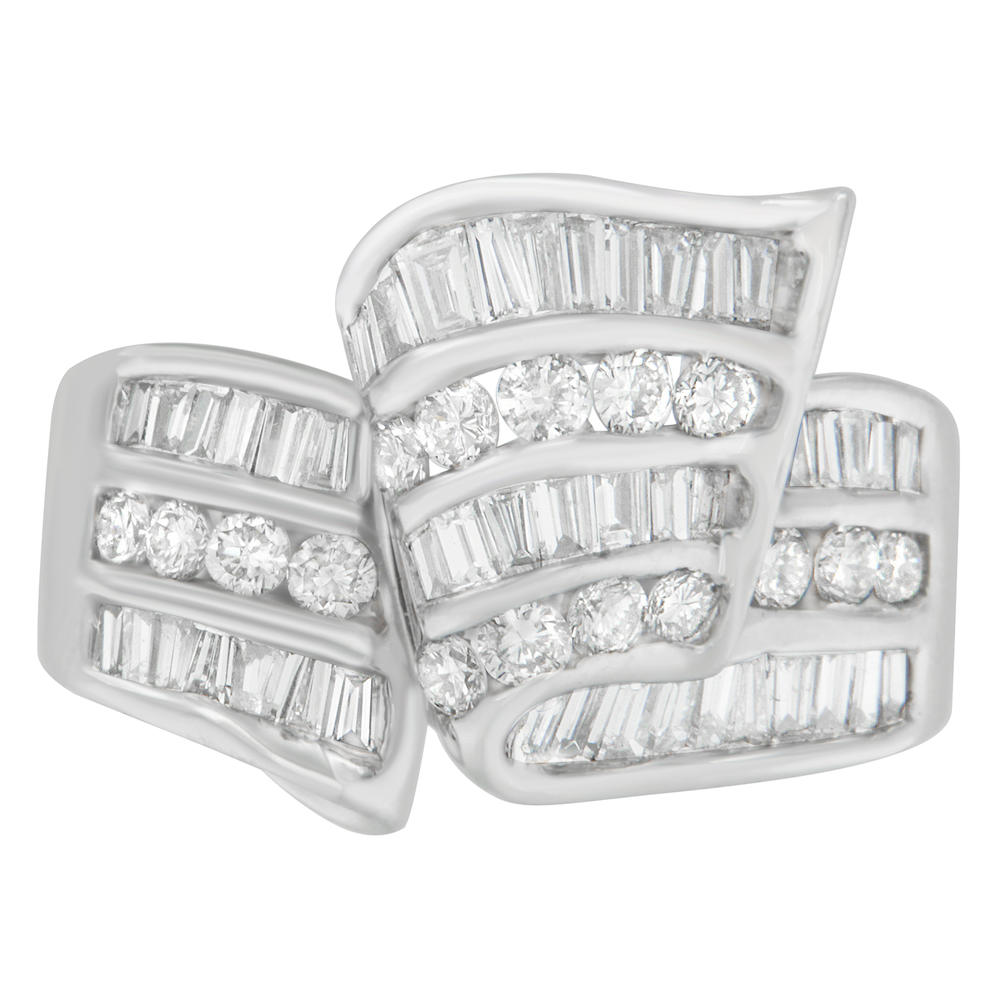 14K White Gold 2 ct. TDW Round and Baguette-cut Diamond Ring (H-I,VS2-SI1)