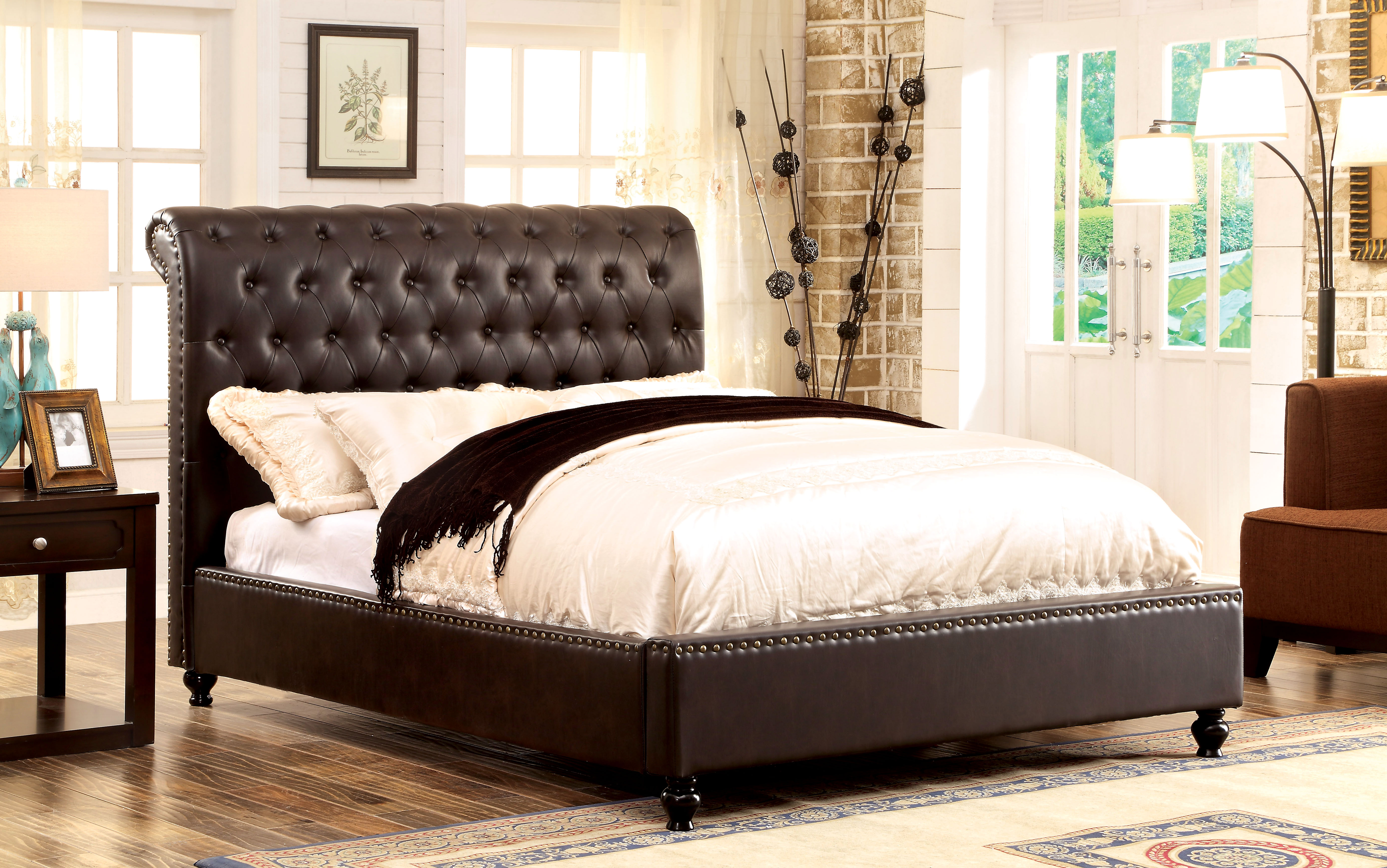 Furniture of America Reina Button Tufted Leatherette Platform Bed
