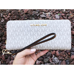 Michael Kors Jet Set Vanilla Continental Wristlet Wallet