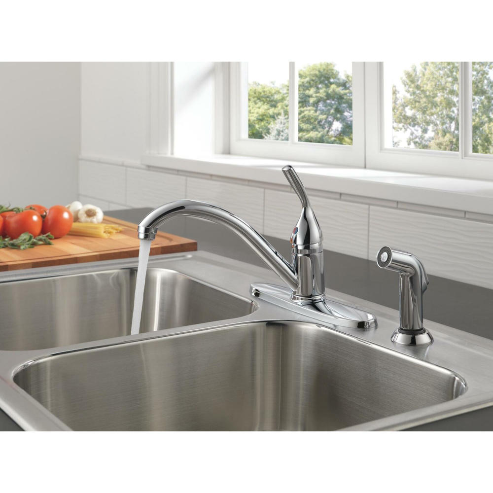 Delta Classic Single Handle Kitchen Faucet w/ Spray