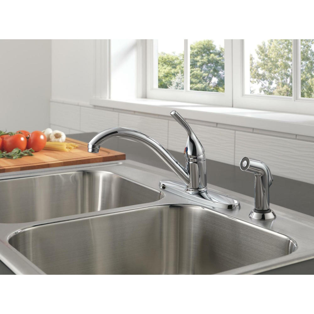 Delta Classic Single Handle Kitchen Faucet w/ Spray