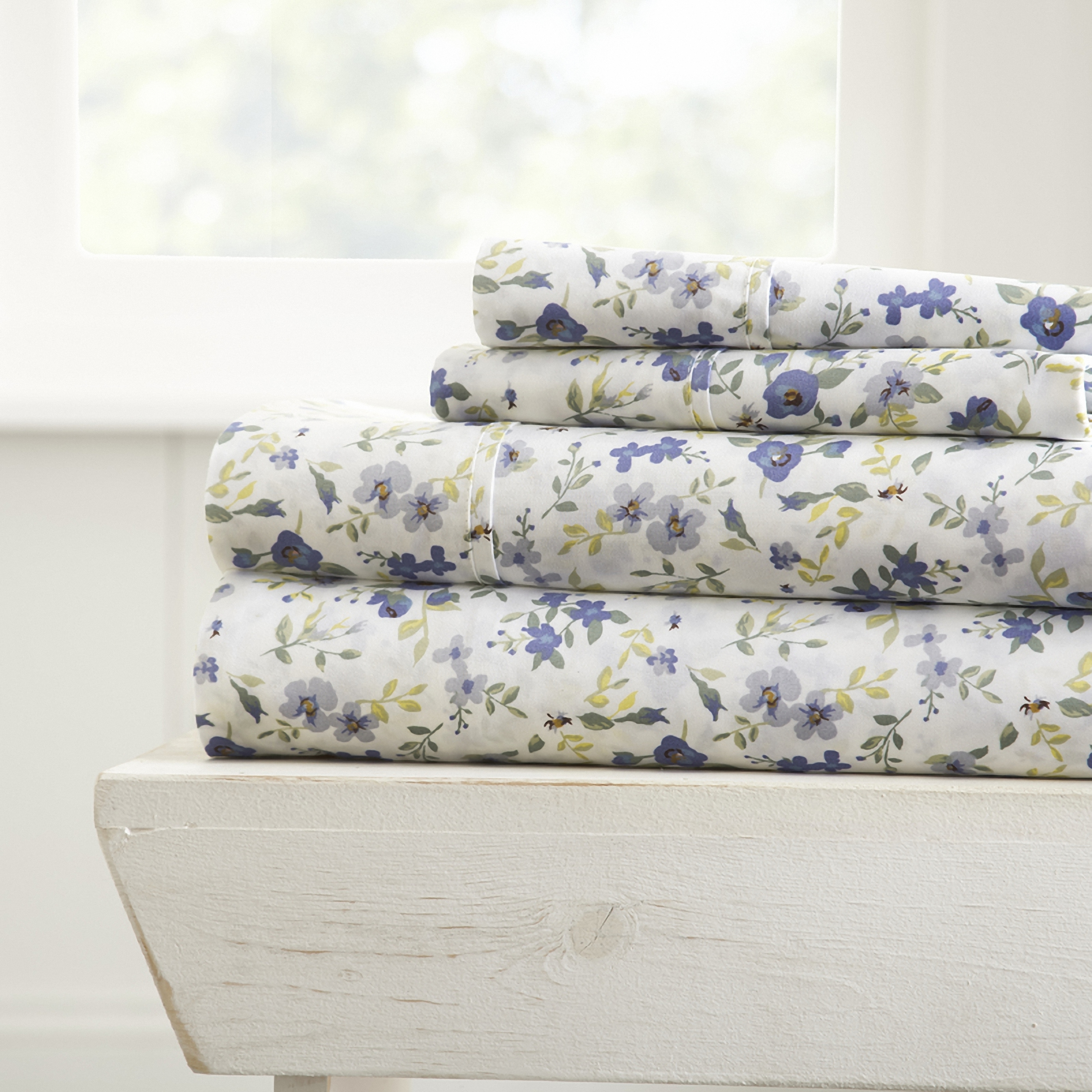 ienjoy Home Premium Ultra Soft Blossoms Pattern 4 Piece Bed Sheet Set