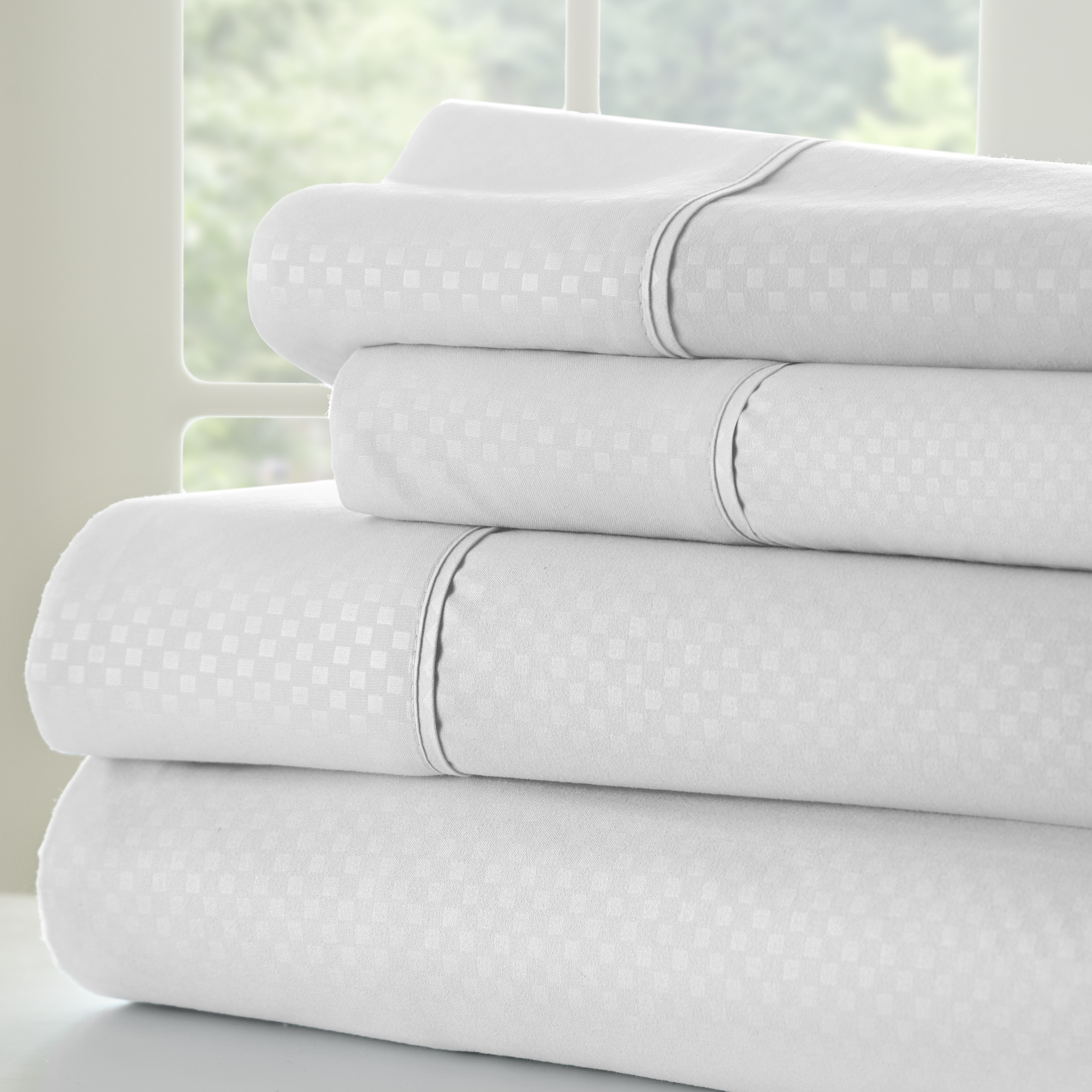 ienjoy Home Premium Ultra Soft Checkered Design 4 Piece Bed Sheet Set