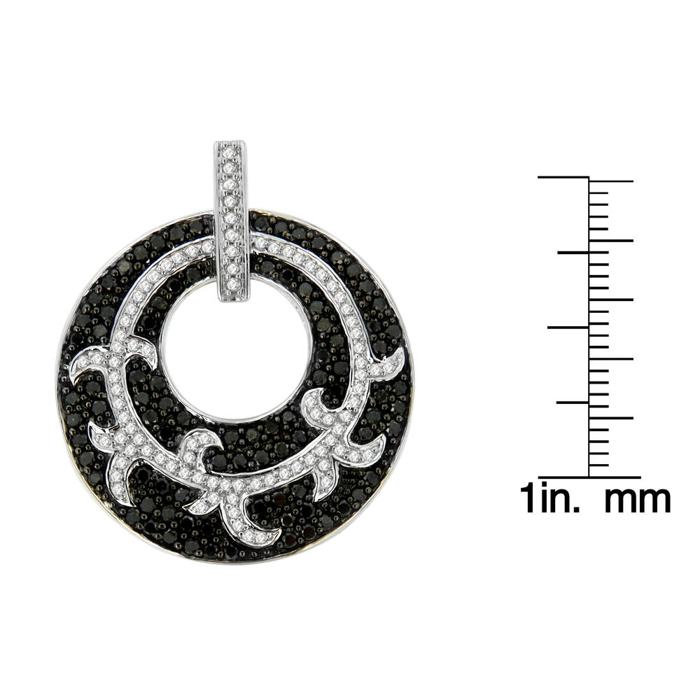 14k White Gold 1 1/2 CTTW Black and White Diamond Medallion Circle Pendant Necklace (H-I, I1-I2)