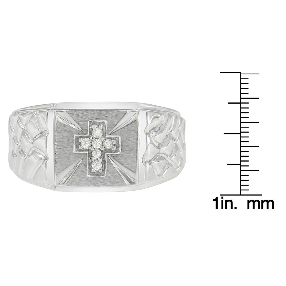 10k White Gold 0.06ct TDW Round-cut  Diamond Accent Cross Engraved Men's Ring (I-J, I2-I3)