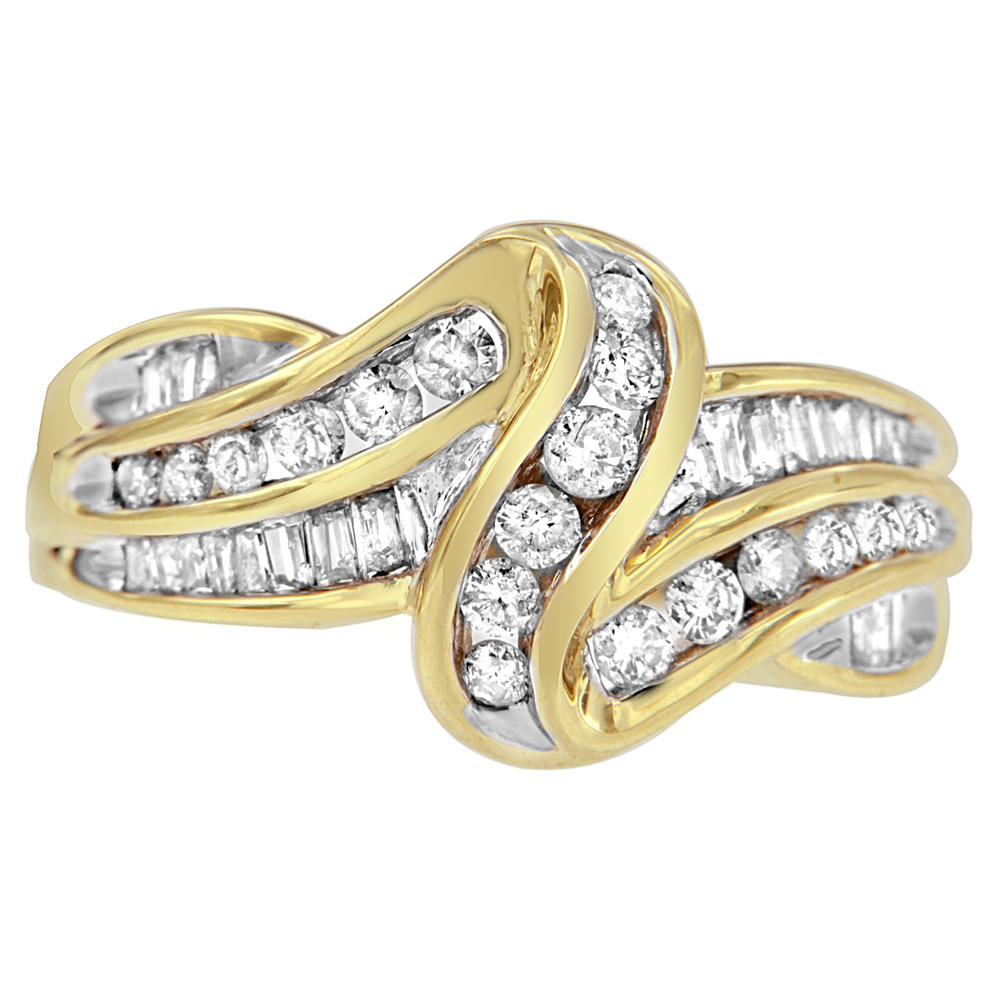 14K Yellow Gold 3/4ct. TDW Round and Baguette-cut Diamonds Ring (I-J,I2-I3)