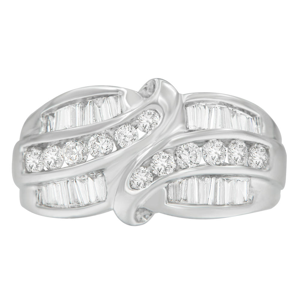 14K White Gold 1 1/2 ct. TDW Round and Baguette-cut Diamond Ring (H-I, SI2-I1)