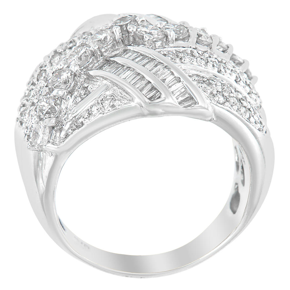 18K White Gold 2ct. TDW Round and Baguette-cut Diamond Ring (H-I,SI2-I1)