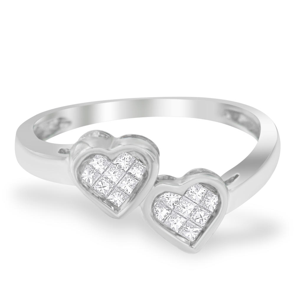 10k White Gold 1/4ct. TDW Princess Cut Diamond Heart Accent Ring (H-I,SI2-I1)