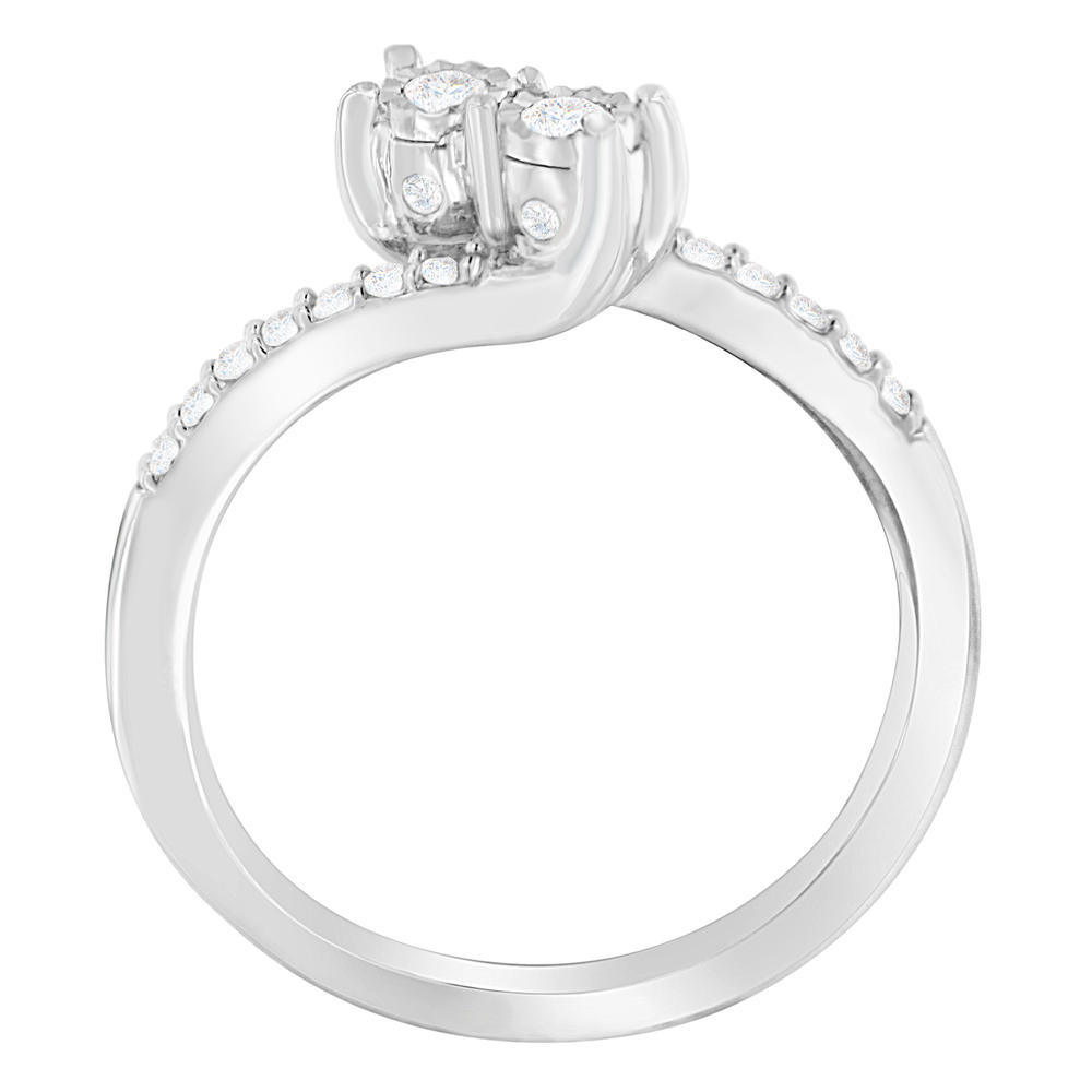 10K White Gold 1/4ct. TDW Two-Stone Diamond Ring (H-I,I2-I3)