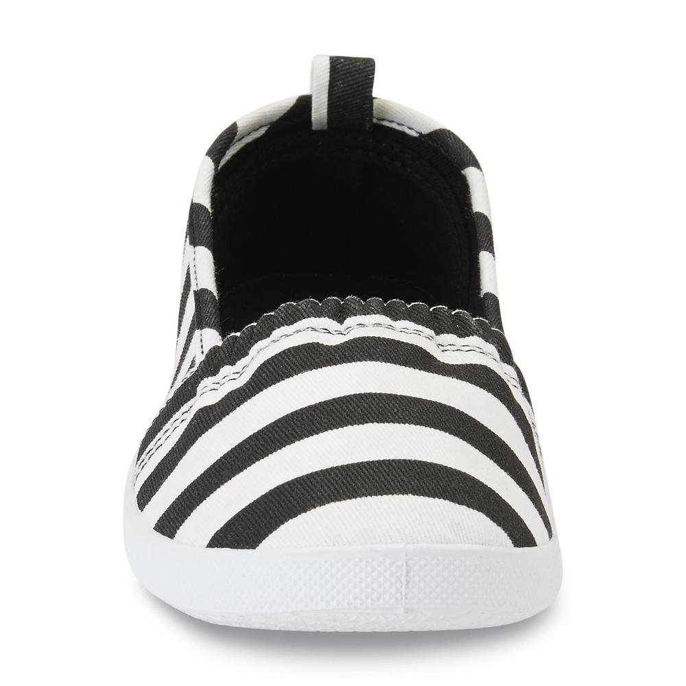 Basic Editions Women's Dakota Black/White Casual Flat Shoe