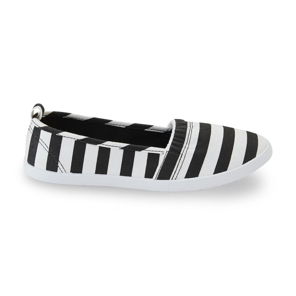 Basic Editions Women's Dakota Black/White Casual Flat Shoe