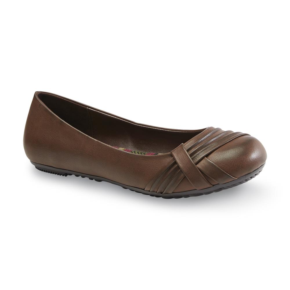 Route 66 Women's Sheila Brown Pleated Flat