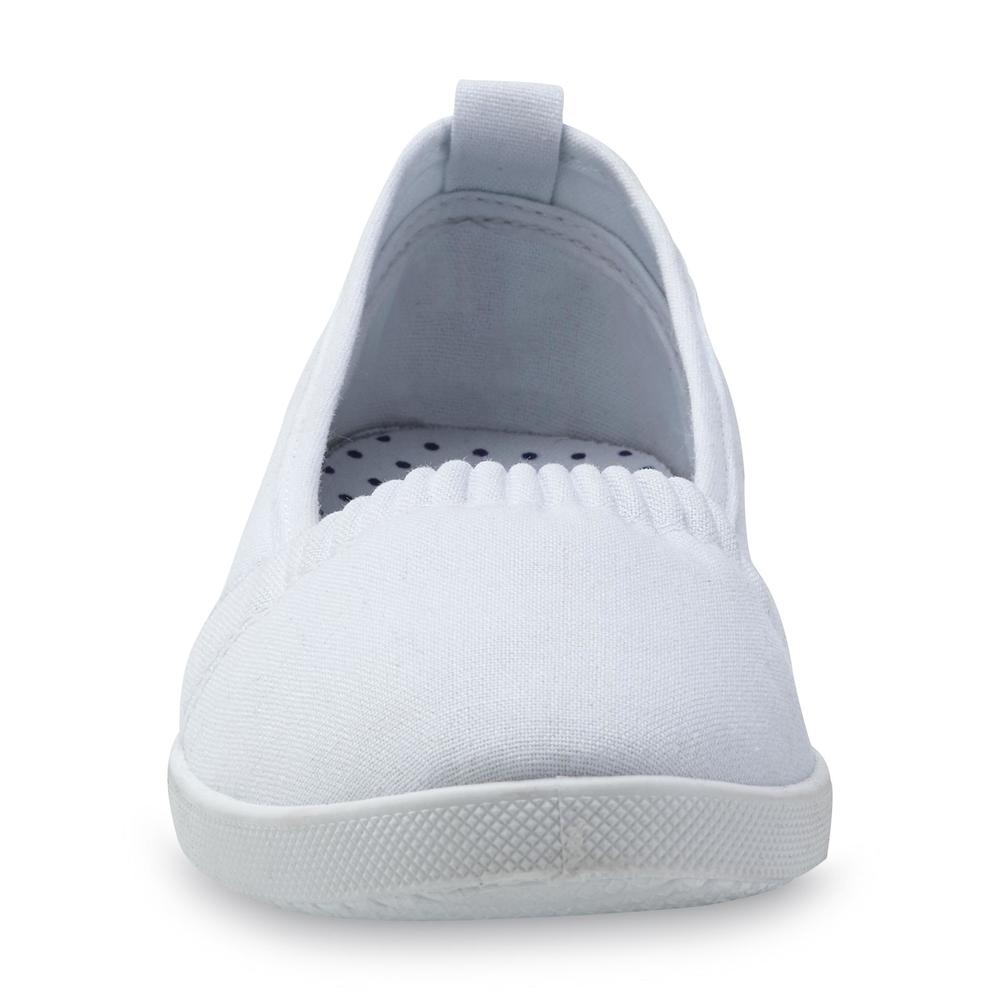Basic Editions Women's Dakota White Casual Flat Shoe