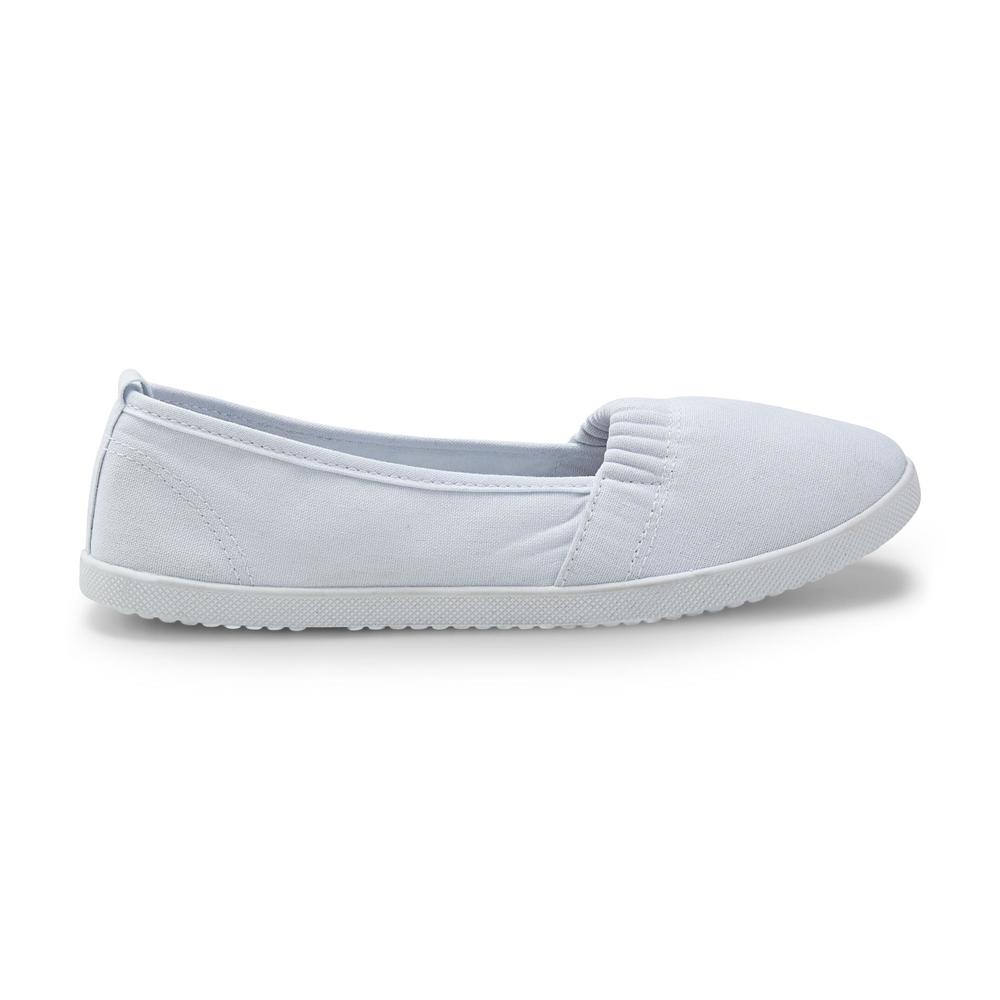 Basic Editions Women's Dakota White Casual Flat Shoe