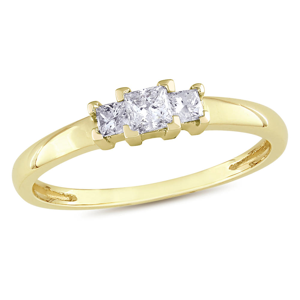 10k Yellow Gold 0.25 CTTW Diamond Three Stone Ring