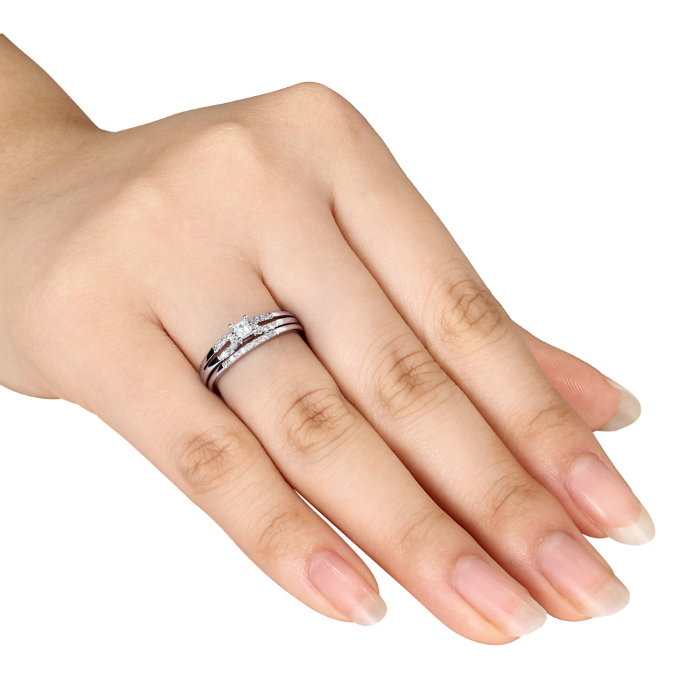 10k White Gold 0.21 CTTW Diamond Bridal Ring Set