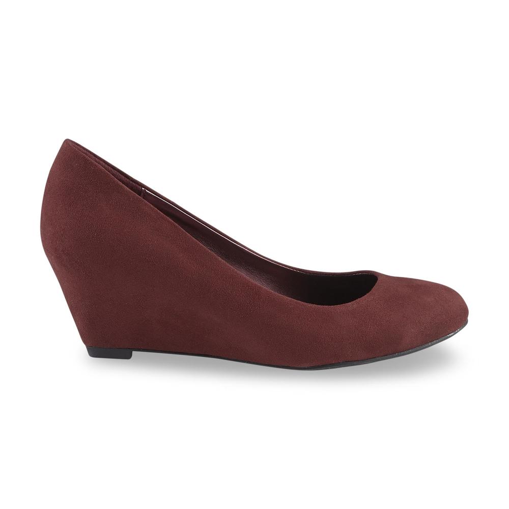 Jaclyn Smith Women's Aggie Wine Sueded Wedge