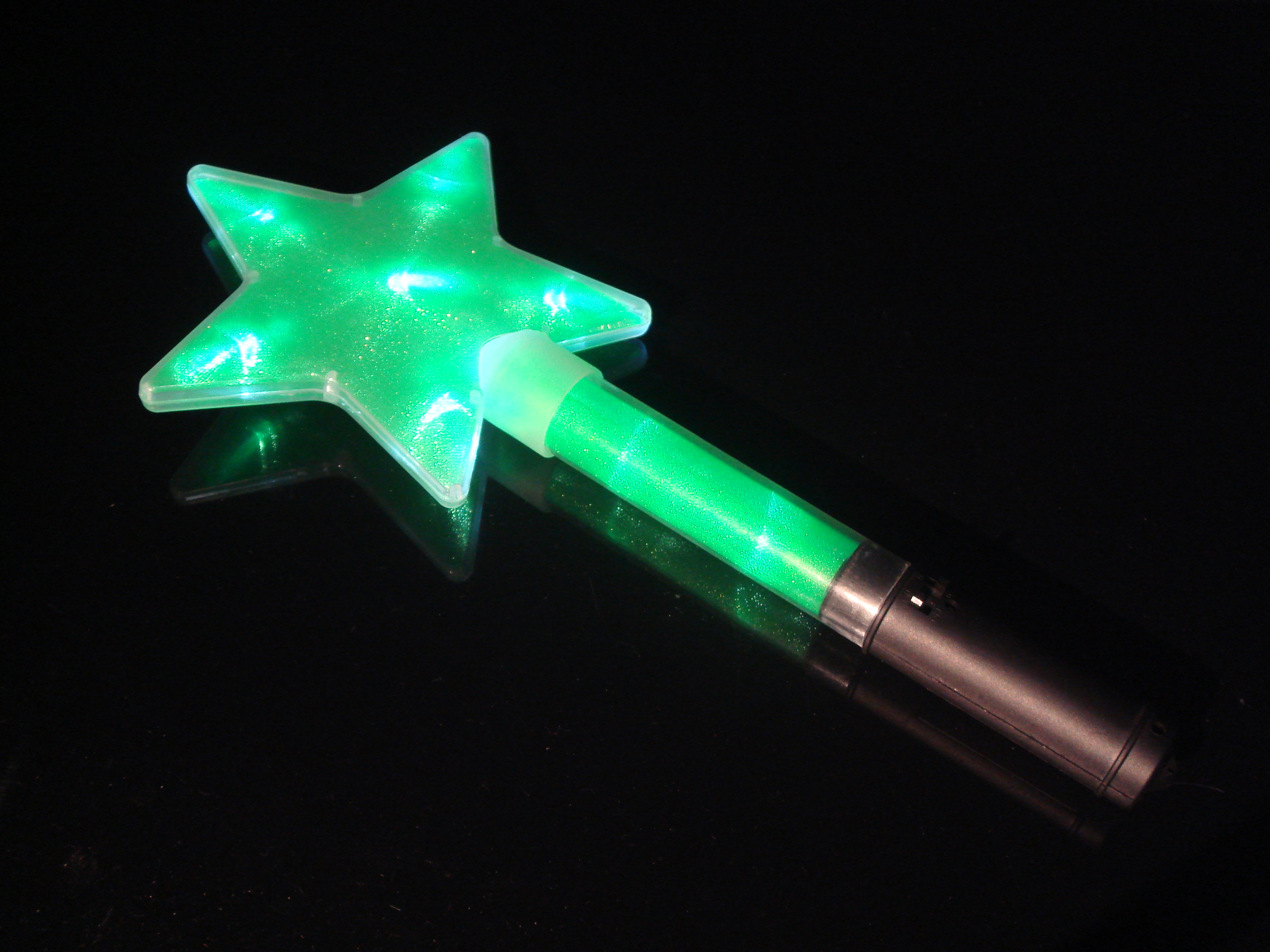 WeGlow International Light Up Jumbo Star Wand - Green (set of 2)