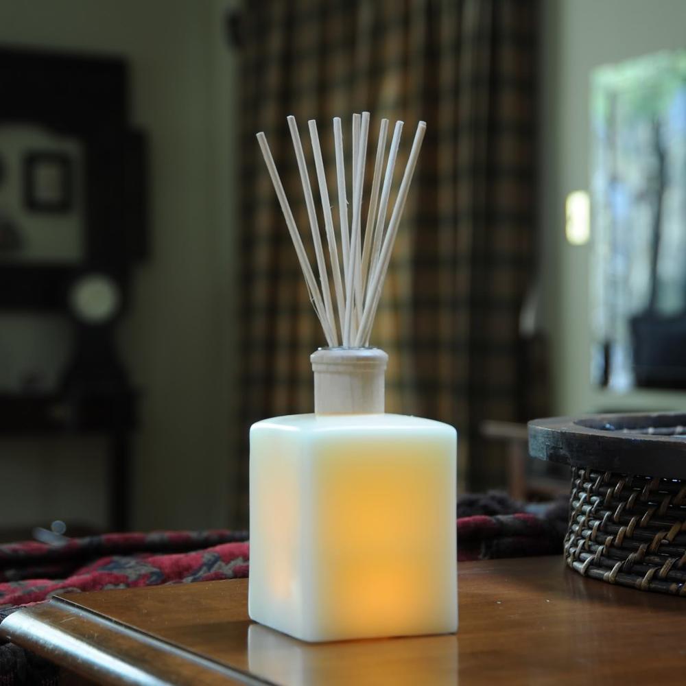 CandleTEK D&#233;cor Fluted Flameless Candle Reed Diffuser with Cotton Fresh Scent