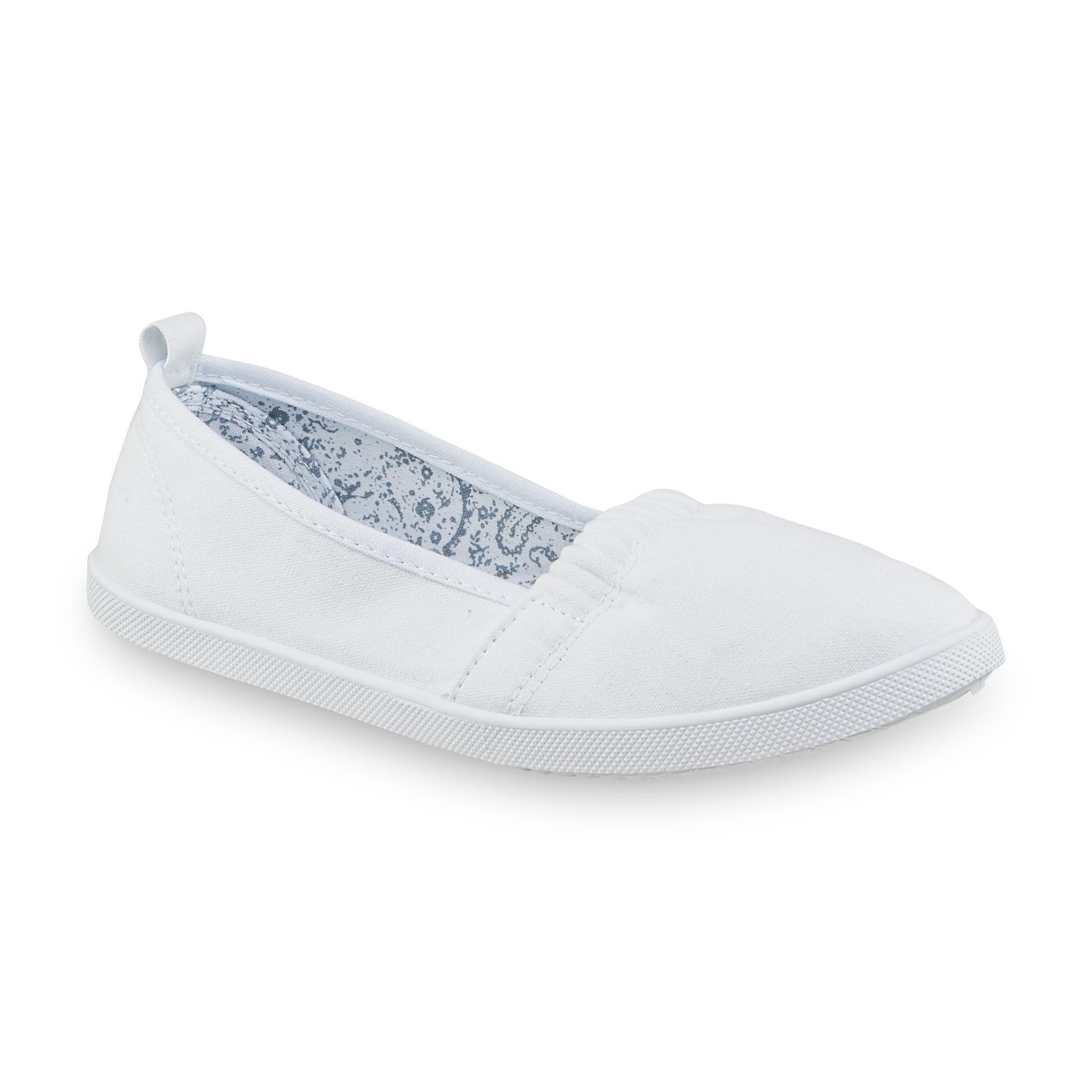 Basic Editions Women's Dakota White Casual Slip-On Shoe