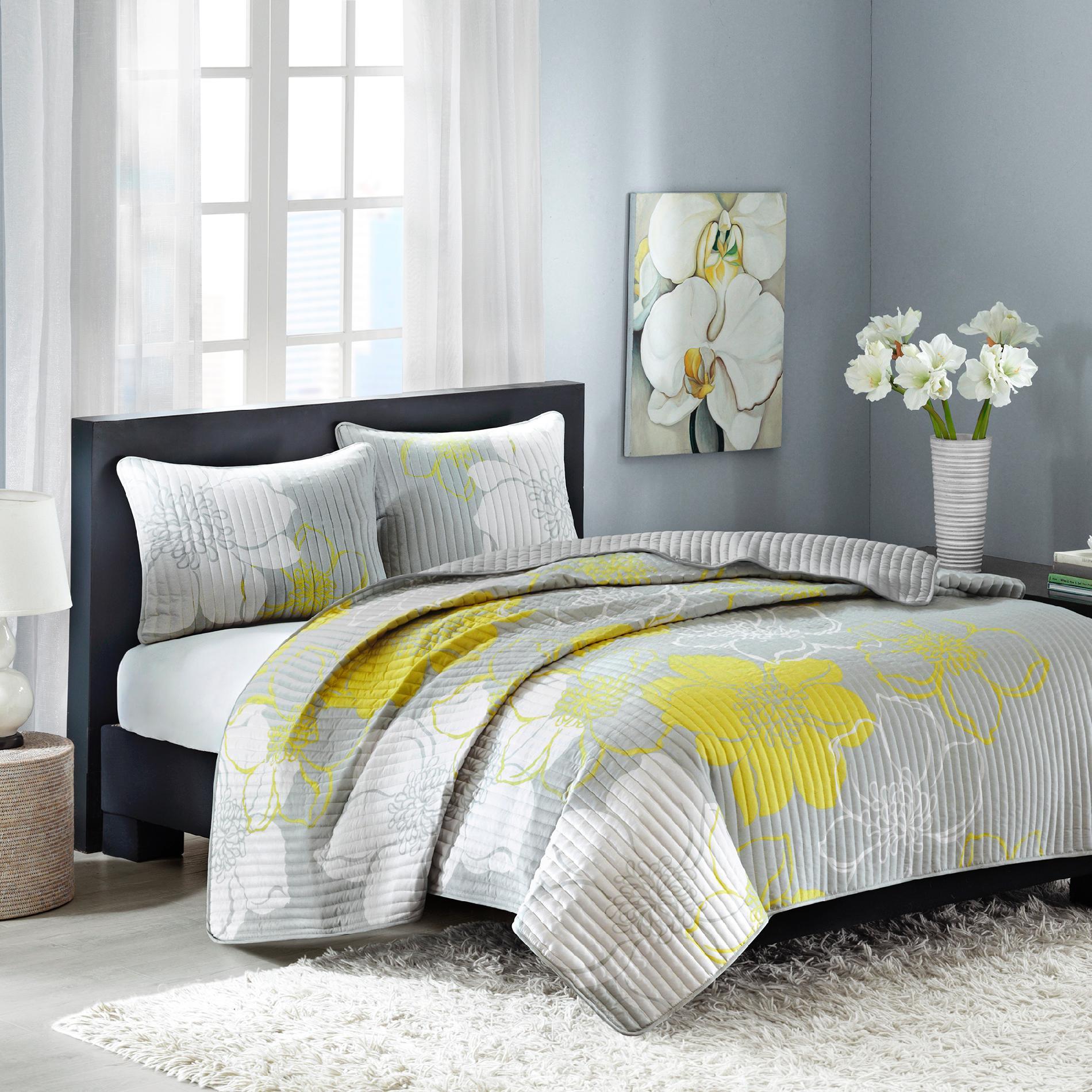 Essential Home 3-Piece Quilt Set - Floral