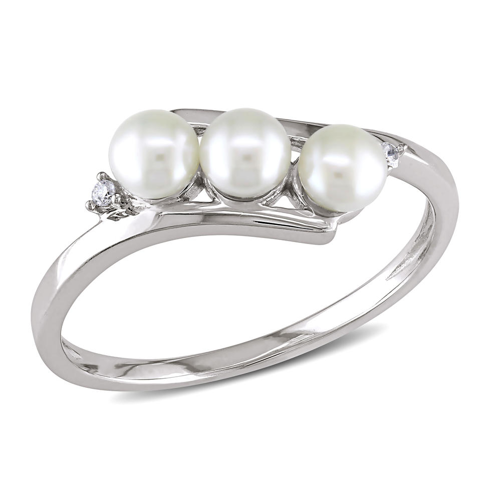 0.013 CTTW Diamond and 3.5-4mm Freshwater Pearl 10k White Gold Fashion Ring