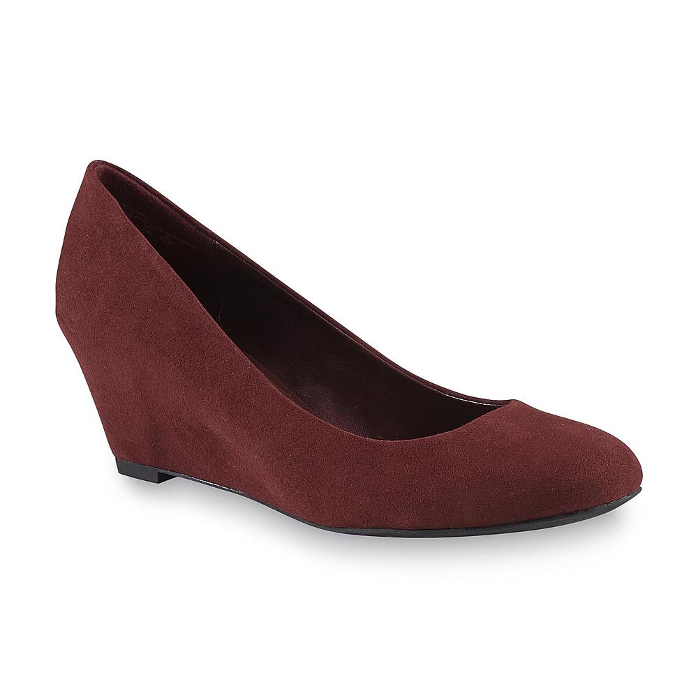 Jaclyn Smith Women's Aggie Wine Sueded Wedge