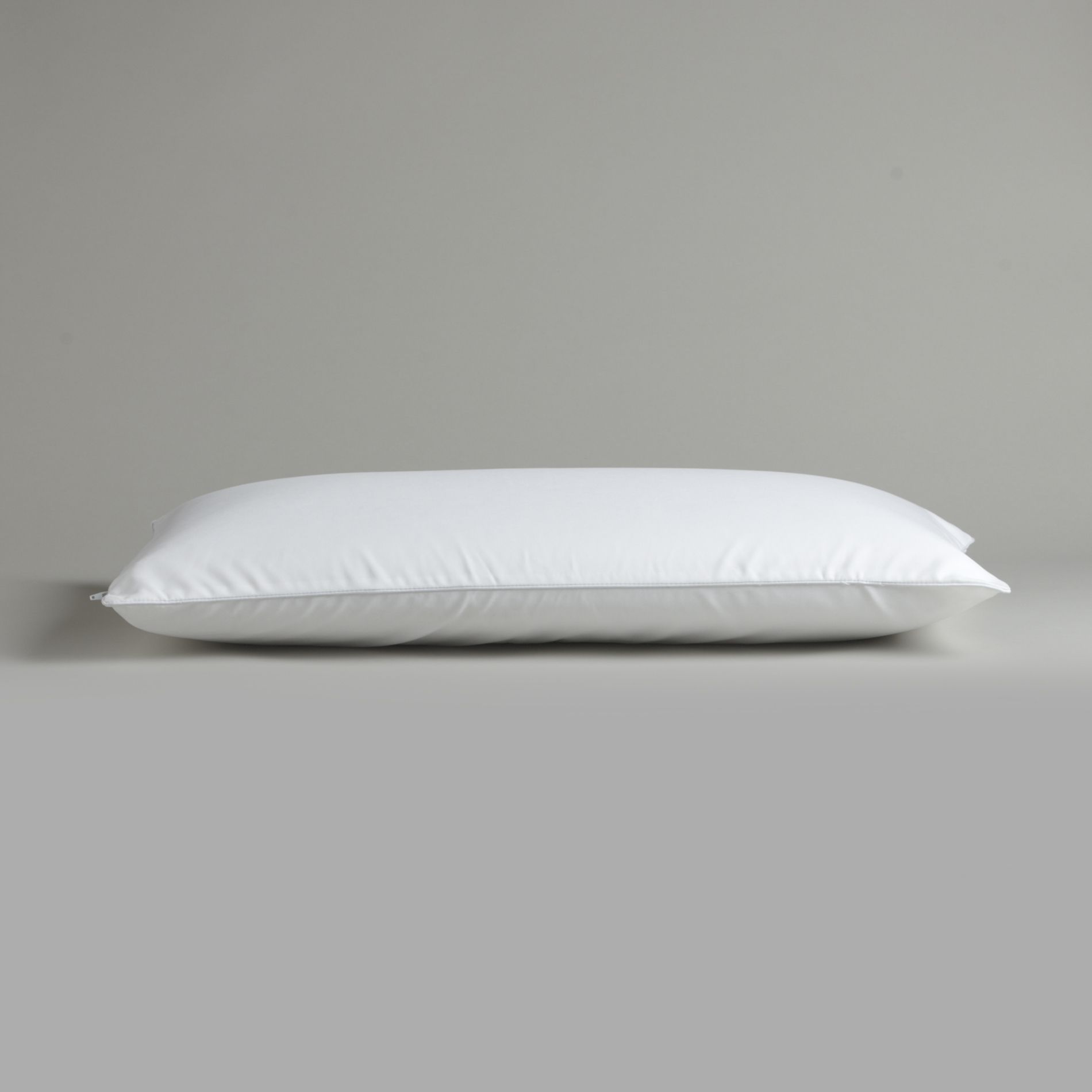 Sleep Innovations Memory Foam  Queen Molded Pillow