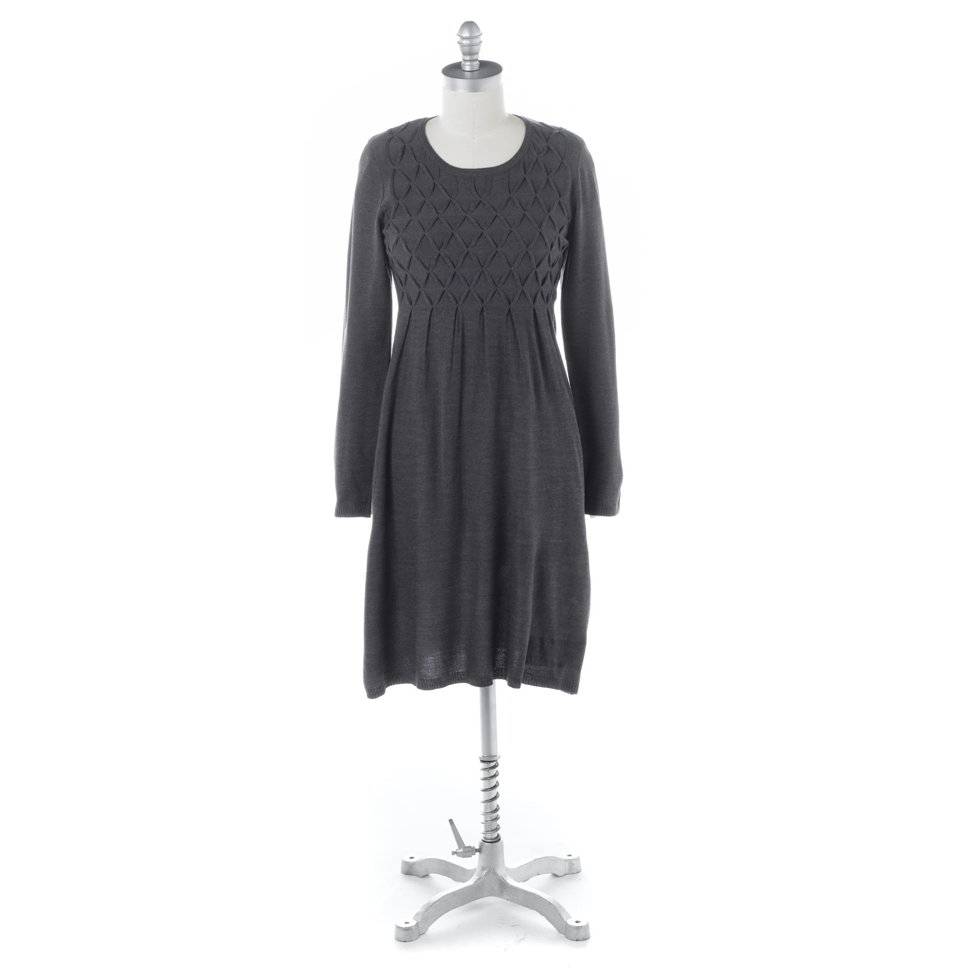 Connected Diamond Pattern Pleated Knit Dress