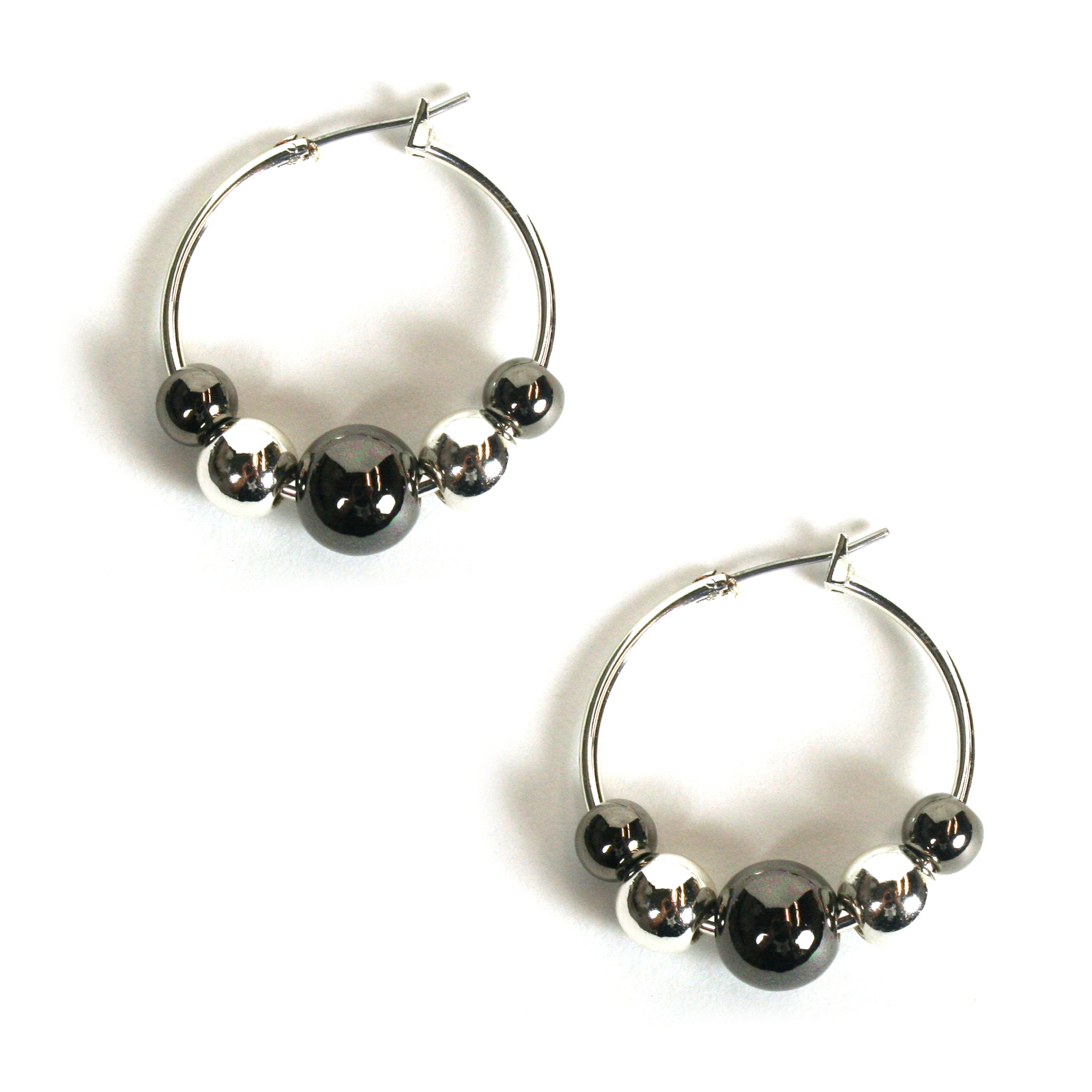 Attention Round wire earrings with 5 beads