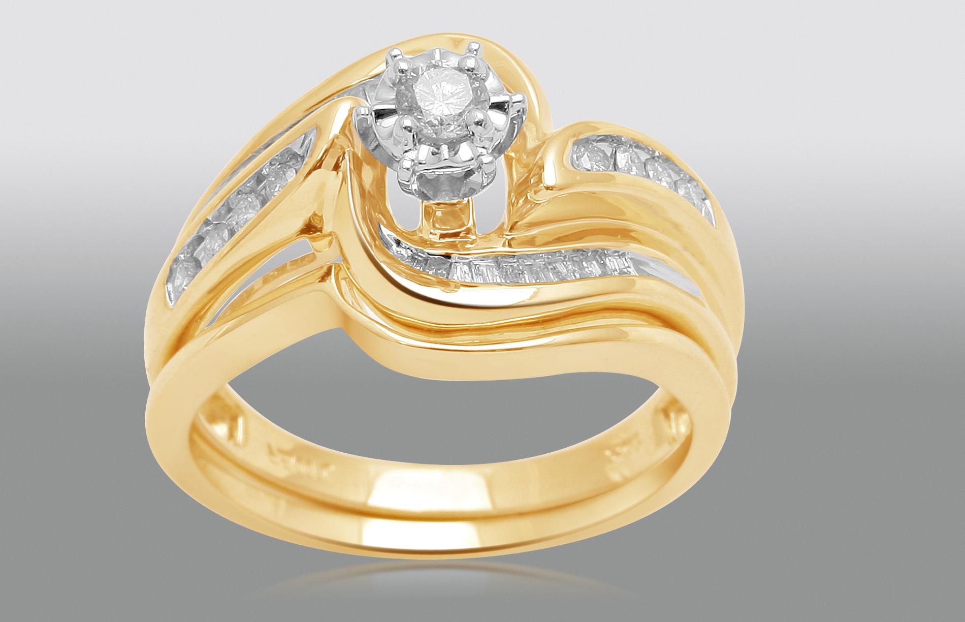 1/3 cttw Diamond Bridal Set with Round Center in Gold