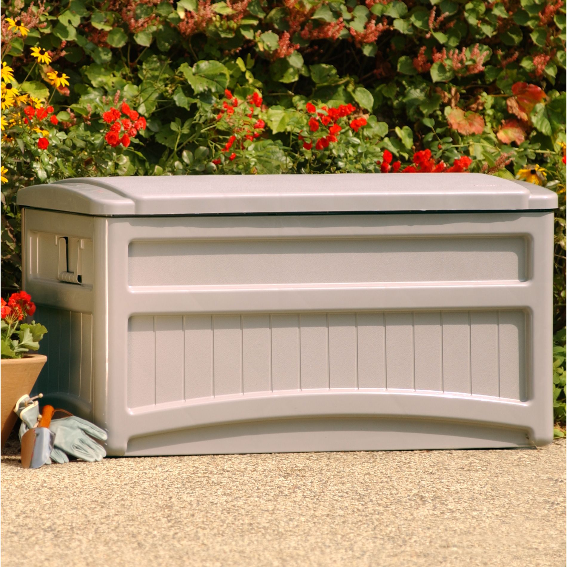 Suncast Outdoor Storage Box w/Wheels