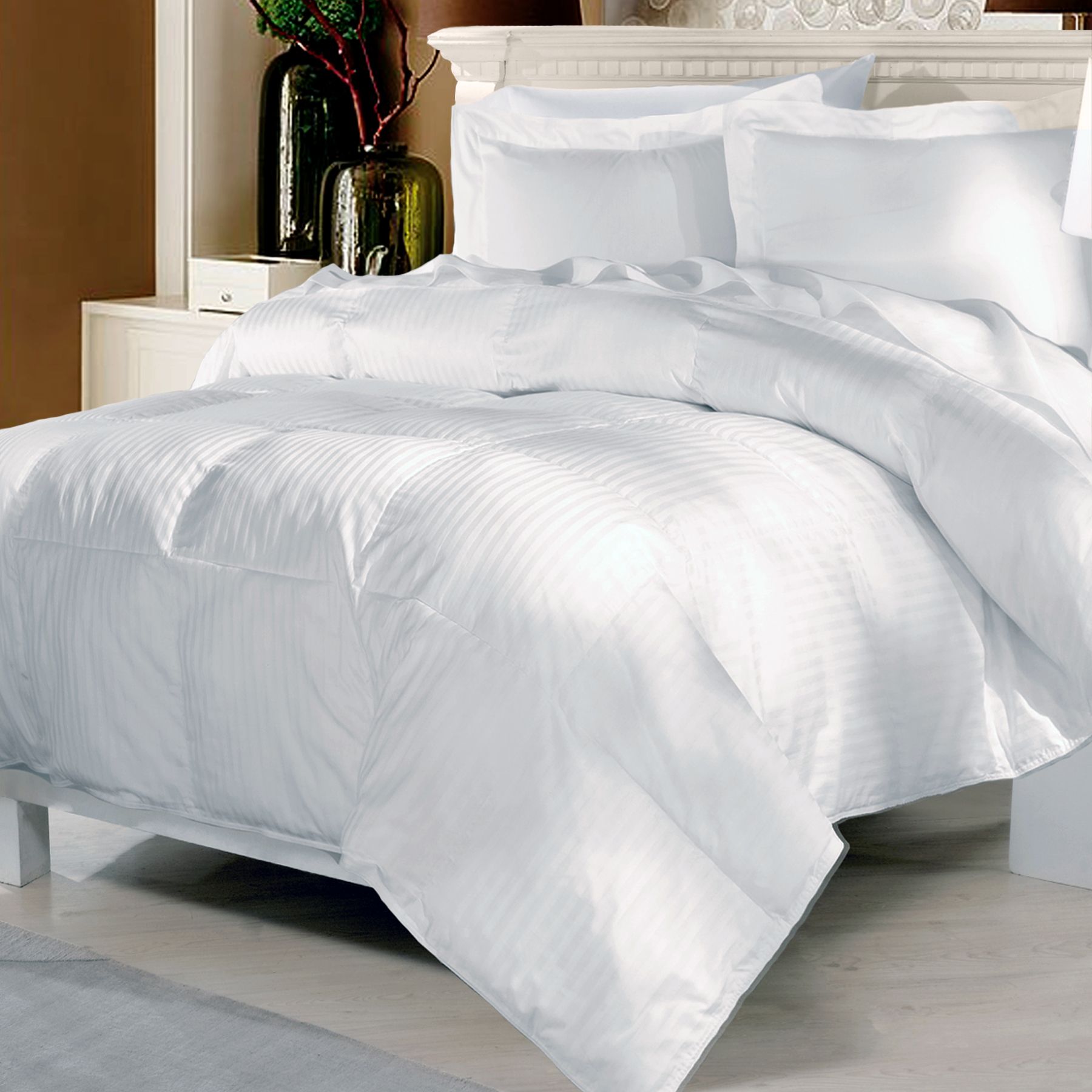 Grand Resort Collection Level 2 Medium Warmth Down Comforter
