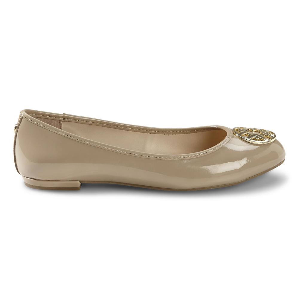 Jaclyn Smith Women's Tiffany Taupe Patent Flats - Logo Accent