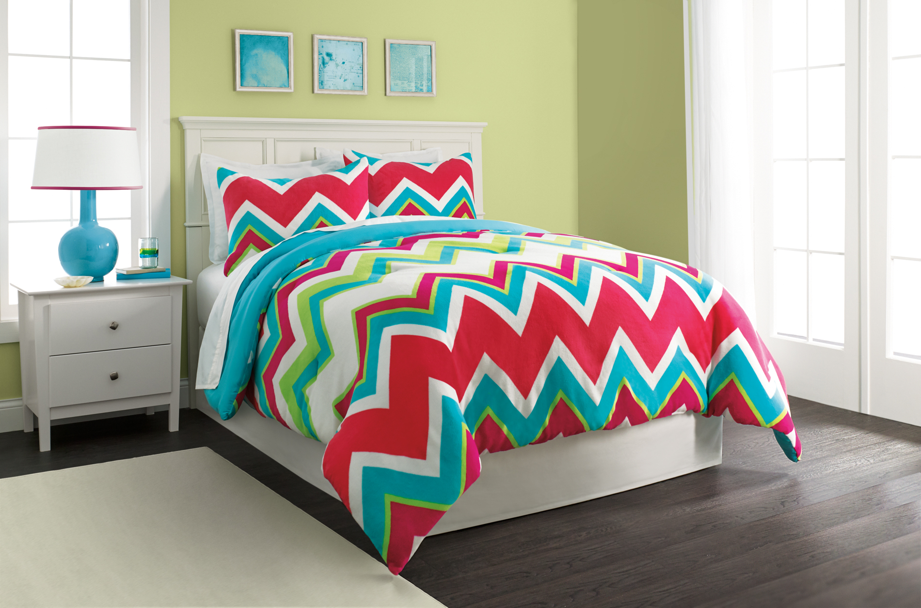 Colormate Zig Zag Plush Mini Comforter Set
