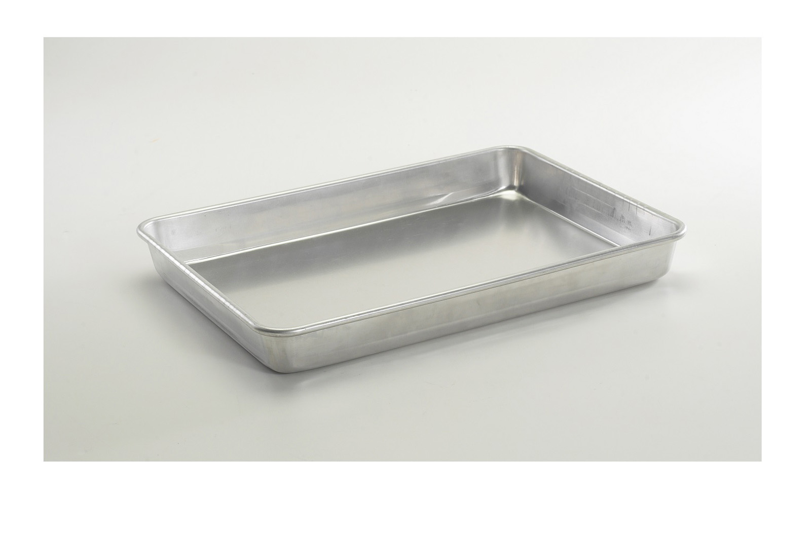 Nordic Ware 9x13 aluminum pan with cover