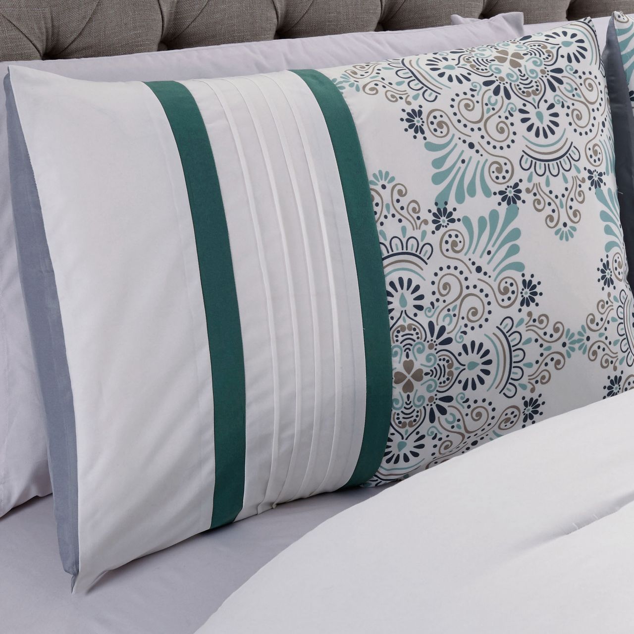 Kinglinen 7 Piece Kulbert Teal White Comforter Set