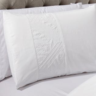 Kinglinen 11 Piece Vanya White Bed In A Bag W 600tc Cotton Sheet Set Kinglinen 11 Piece Vanya White Bed In A Bag W 600tc Cotton Sheet Set