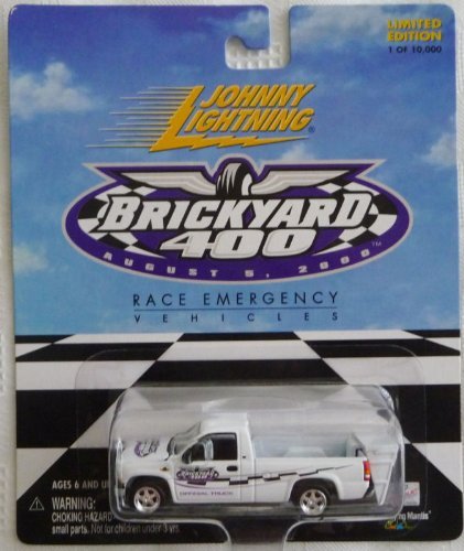Playing Mantis Johnny Lightning Brickyard 400 Race Emergency Vehicles 2000 Silverado Official Truck White With Ramp Attached on Bed Door